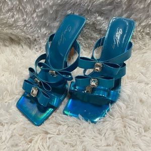 Heeled Sandals Size 8 - Blue turquoise. Very pretty. EUC